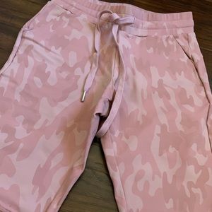 Buffbunny Mauve Camo Joggers